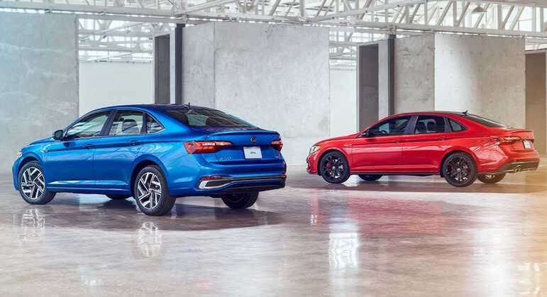 Traseira conta com faróis dispostos na horizontal e que sobrepõem a tampa do porta-malas