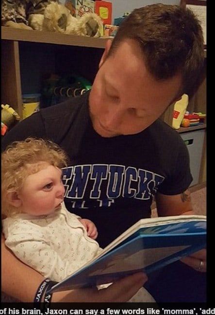 — Há dias difíceis. Há dias que ele supera os desafios. O que nos encoraja é ver a maneira como ele nos olha!