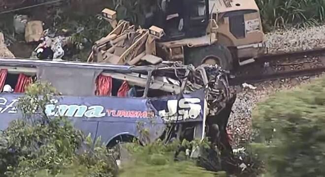 Acidente com ônibus no interior de MG provocou a morte de 19 pessoas