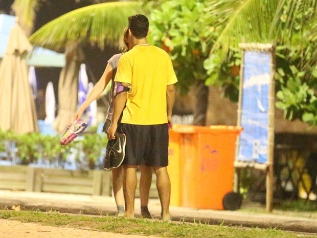 Os dois estavam na orla da praia da Barra da Tijuca, no Rio de Janeiro