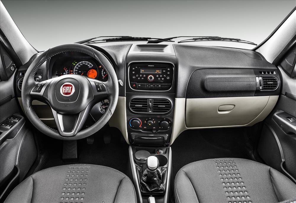 O novo Idea ganhará novos volante e sistema de som, iguais aos usados no Siena EL e Palio Weekend (foto)
VEJA TAMBÉM
>> Utilitário chinês Lifan X60 chega "completão" ao Brasil por R$ 52.777
>> Novo Peugeot 308 fica mais leve e moderno para brigar com VW Golf e Hyundai i30
>> Volkswagen Gol ganha duas novas versões aventureiras
Quer saber tudo sobre carros? Acesse R7.com/carros