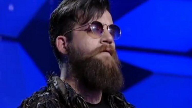 Com sua voz grave, Vinny Fist surpreendeu os jurados ao cantar House of The Rising Sun, do The Animals. Ele conquistou 100 pontos e foi direto para a final 
