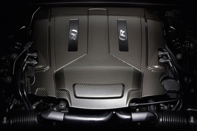 A nova versão XJR575 teve um acréscimo de 25 cavalos em relação ao XJR,e possui o motor V8 5.0 litros Supercharged. Seu torque também cresceu, passando de 69,4 kgfm para 71,4 kgfm 