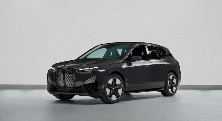 SUV elétrico pode ficar totalmente preto
