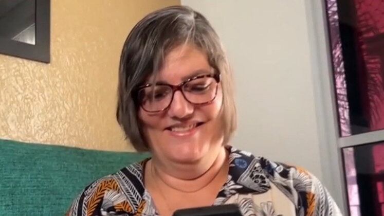 Na troca de mensagens, os dois marcaram um encontro e a representante comercial disse que ficou muito grata. Isabel recebeu um convite para ir ao show de Thiaguinho e não conteve a emoção: "Estou muito feliz em poder encontrá-lo".

O Domingo Espetacular vai ao ar todos os finais de semana, às 19h45, na tela da RECORD.
