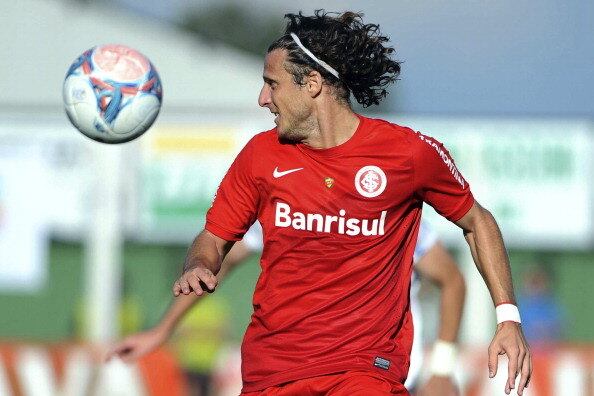 Forlán chegou ao Internacional para ser o grande craque da equipe, marcou seus golszinhos, mas, até agora, não convenceu por completo a torcida colorada