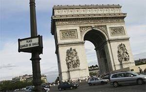 Mas os anos dourados parisienses se encerraram após a Segunda Guerra, com as dificuldades financeiras assolando boa parte da Europa e acirrando desigualdades sociais que culminaram com o movimento de maio de 1968, pautado inicialmente por manifestações de estudantes contra reformas educacionais do governo de Charles De Gaulle