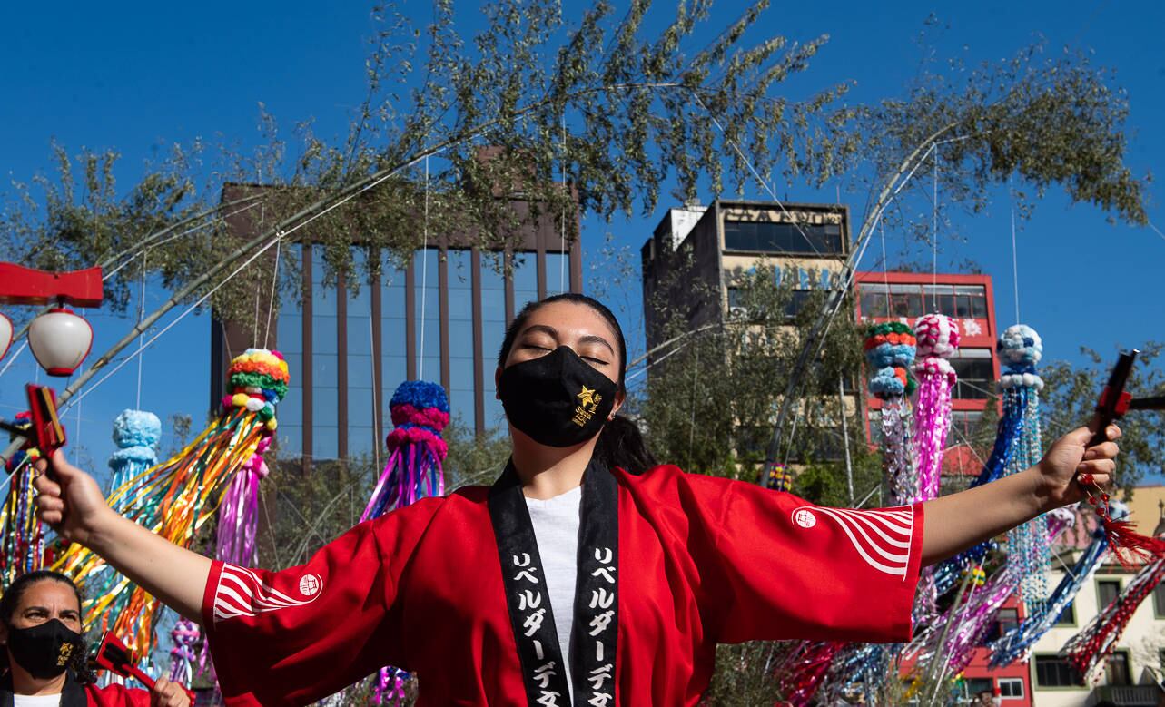 São Paulo, SP - 09.07.2022 - Tanabata Matsuri - Festa tradicional japonesa com apresentação de dança folclórica, lutas marciais, comidas típicas. Praça da Liberdade. Foto Edu Garcia/R7