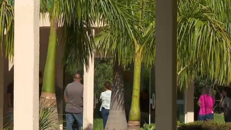 Ainda em estado de choque, a viúva e os filhos não tiveram condições de gravar entrevistas no velório. Segundo as autoridades, alguém teria, de fato, passado informações sobre a rotina da vítima para que sua casa fosse invadida em dia e horário estratégicos