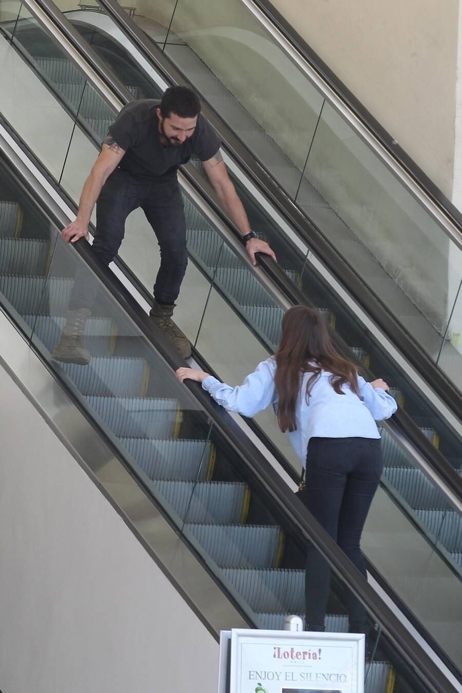 Shia mostrou todo seu equilíbrio na manobra