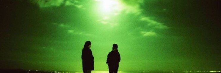 Mas o único resultado palpável foi gente esquisita chegando à cidade para encontrar em contato com esses seres