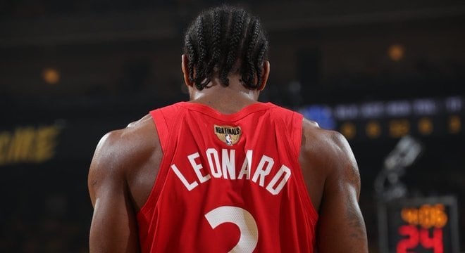 Leonard, o número 2 na camisa mas o número 1 destas "Finals"