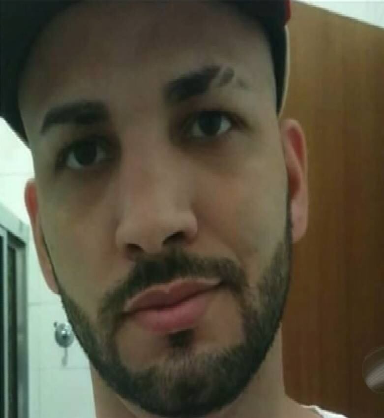 Mudinho fugiu para Hortolândia, onde se
entregou para policiais que faziam patrulhamento no local. Ele foi levado para
o 5° Distrito Policial de Sumaré. O suspeito foi autuado por homicídio e duas
tentativas de homicídio
