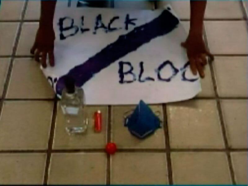 Outros quatro integrantes do grupo também foram detidos pela
PM durante a tarde