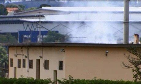 Empresa afirma que instalação de filtro resolveu o problema, mas reclamações persistem