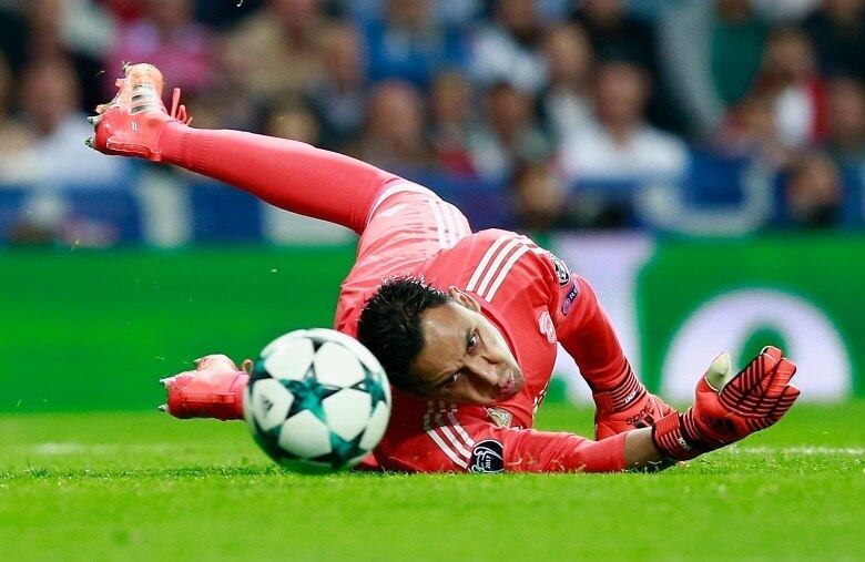 Real Madrid vs Tottenham Hotspur - UEFA Champions League
MADRID, ESPANHA - 17 de outubro: Keylor Navas do Real Madrid em ação durante a partida do Grupo H da UEFA Champions League entre o Real Madrid eo Tottenham Hotspur no Estadio Santiago Bernabeu em 17 de outubro de 2017 em Madri, Espanha. (Foto de Gonzalo Arroyo Moreno / Getty Images)