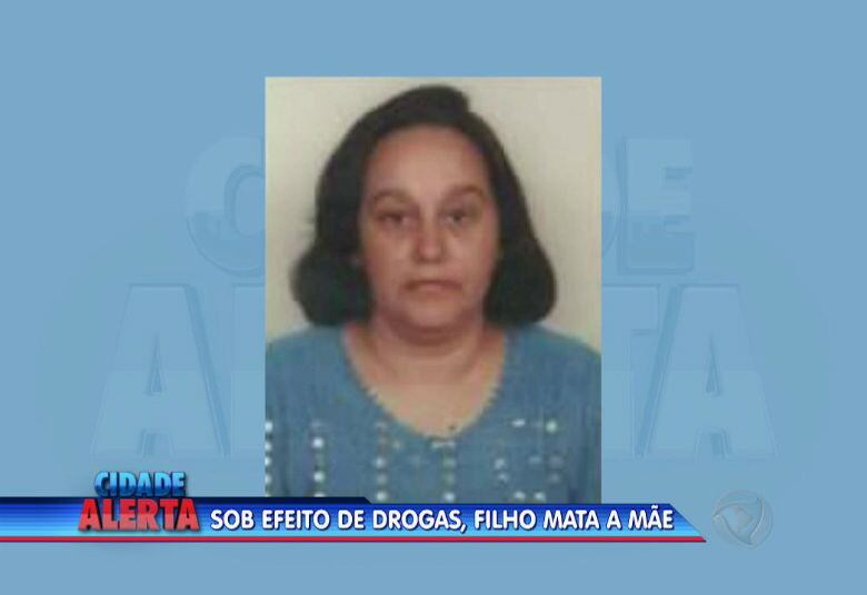 O namorado da vítima chegou a ligar para o celular de Helena, mas foi Denílson que
atendeu a ligação. Desconfiado, o namorado ligou para o filho mais velho de Helena e rapidamente eles chegaram à casa. Veja o vídeo!

+ Quer ver tudo o que rolou no Cidade Alerta? Veja a íntegra no R7 Play
