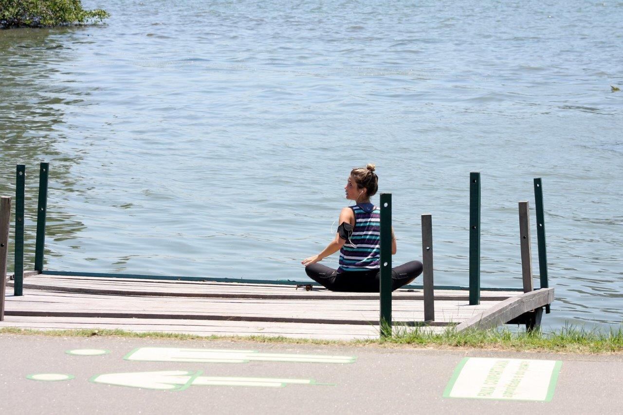 Juliana escolheu uma roupa bastante confortável para malhar