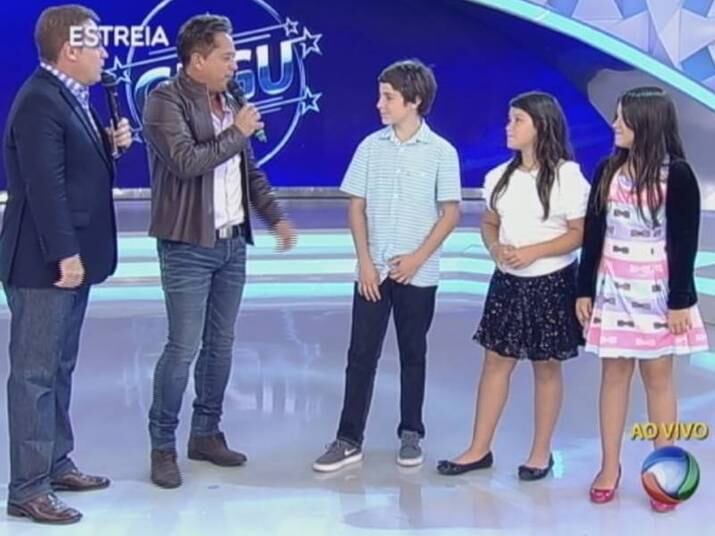 

— Eu nem sei mais quando é que vou para praia [risos].
Antigamente, ia à praia durante a semana porque eu trabalhava de domingo. Ia na
segunda, terça-feira... Agora, só se eu for no final de semana

+ Gugu está no Facebook! Curta

+ Siga o perfil da atração no Twitter

+ Após dez anos de silêncio, Suzane von Richthofen confessa a Gugu: "Tive culpa e estou pagando"
