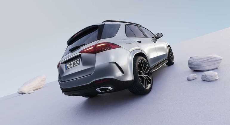 Modelo tem motor de seis cilindros de 3.0 litros com sistema híbrido leve, que entrega 435 cv