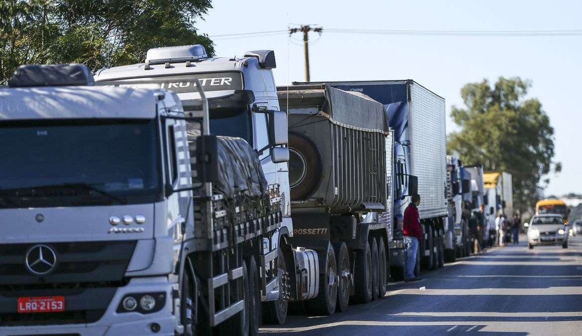 Diversas rodovias foram interditadas durantes os protestos