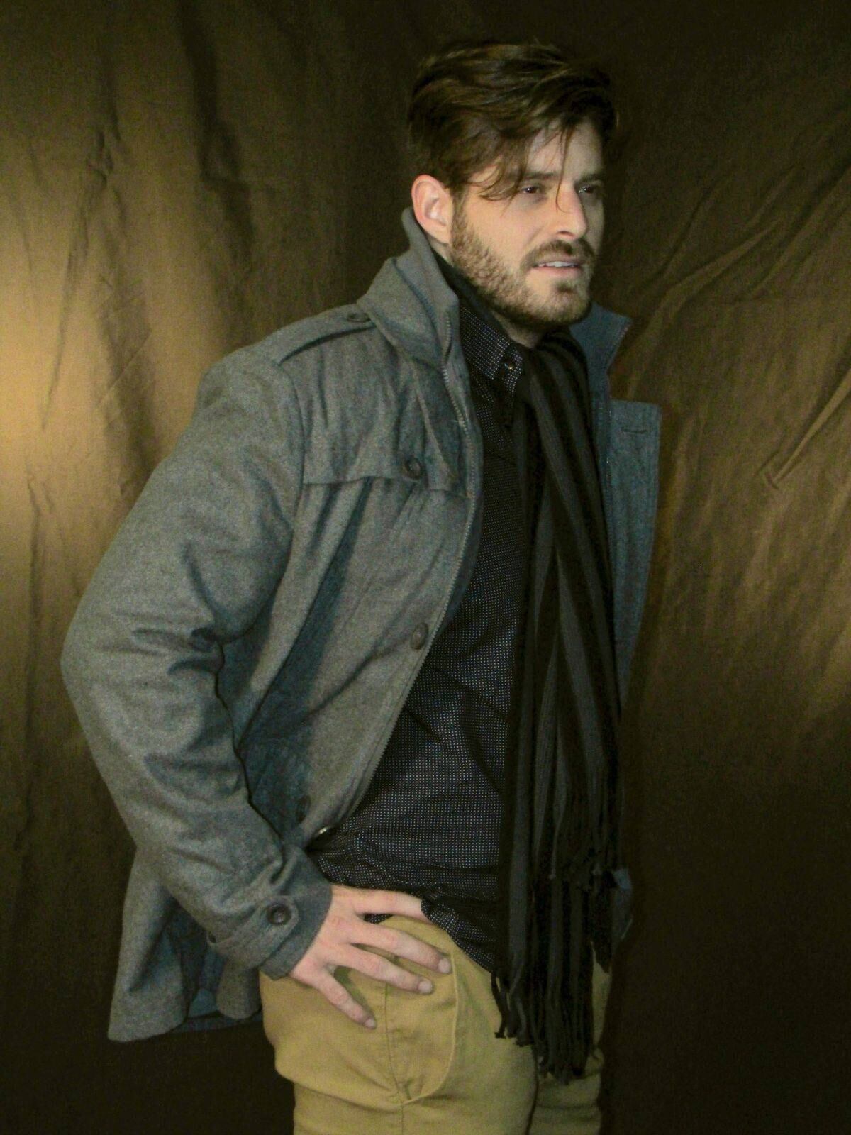 Nascido e criado em Brasília, Marco tem 25 anos. Há dois anos ele começou a atuar como
modelo fotográfico. Em 2015 desfilou em várias passarelas por cidades como
Brasília, São Paulo, Florianópolis e Rio de Janeiro

