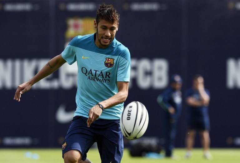 Neymar também tentou um field goal, já que seu maior talento é mesmo com a bola nos pés