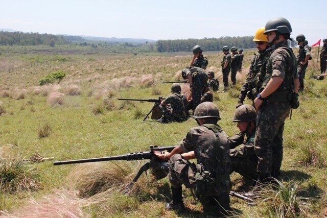 Metralhadoras .50 podem disparar cerca de 600 projéteis por minuto