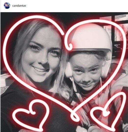 A loira bomba toda vez que posta uma foto com Davi Lucca. A mais recente foi, na verdade, um clique antigo. Carol subiu em seu Instagram uma recordação de quando o loirinho era mais novo e legendou: "Achei essa foto". Bastou para derreter o coração dos fãs da dupla, cada vez mais apaixonadas. Veja o motivo de tanto amor e carisma nas fotos a seguir