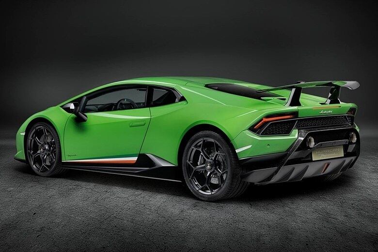 Até o ABS foi recalibrado. Resultado: o superesportivo precisa de 31 metros para frear totalmente a 100 km/h