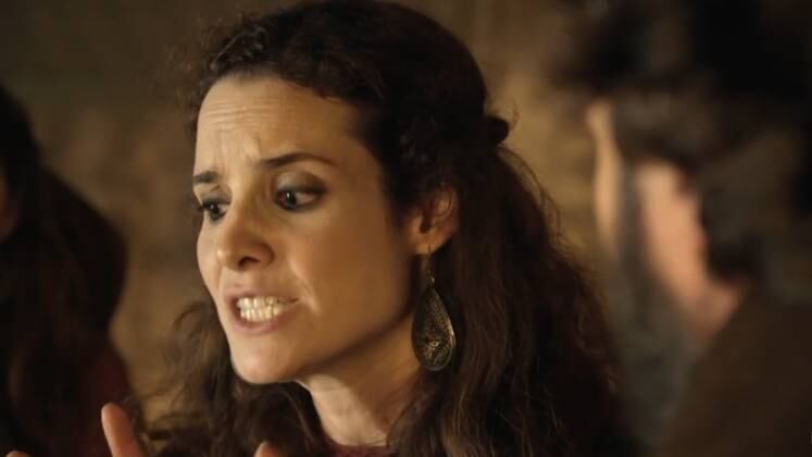 Cansada da vida nômade, Ayla convence Ló a deixar a caravana do tio e partir para outro local para buscar independência financeira e bens. Ao chegar em Sodoma, ela não escuta o marido sobre como as pessoas vivem no local e insiste em permanecer

