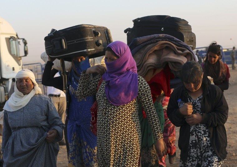 A última atrocidade cometida pelo grupo foi utilizar aplicativos, como WhatsApp e Telegram, para, de forma criptografada (disfarçada) negociar escravas sexuais. As informações são do Daily Mail