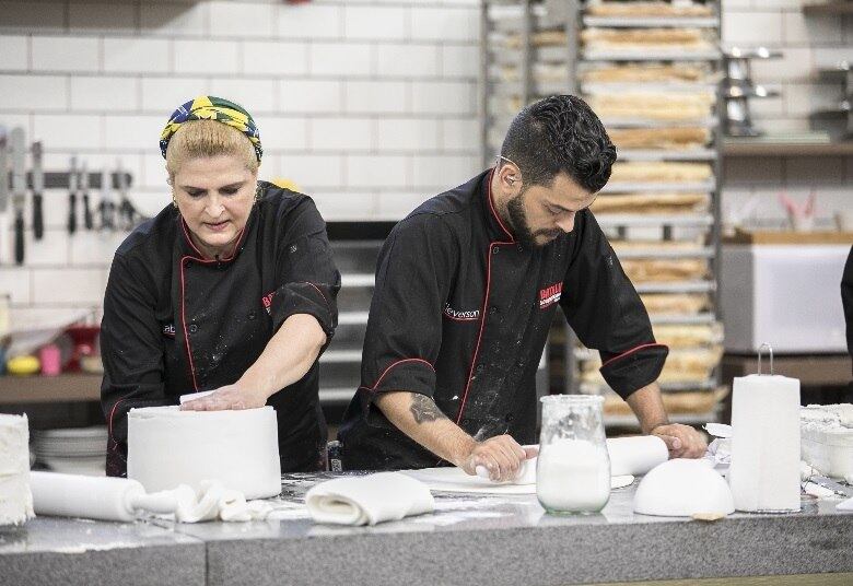 Já no Desafio de
Eliminação, os quatro trios terão de criar bolos inspirados nas estações do
ano