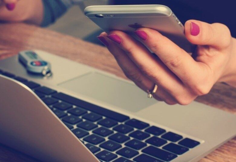 Como não podemos evitar os aumentos, é preciso aprender a lidar com eles para não desequilibrar as finanças. "Muitas vezes estamos em casa com todas as luzes acesas e itens na tomada que não estão em utilização. Que tal também aproveitar o forno para duas ou três receitas?", sugere.
Assista ao vídeo: Educadora financeira mostra como economizar nas contas da casa
O SP no Ar é exibido de segunda a sexta-feira, às 7h, na tela da Record TV