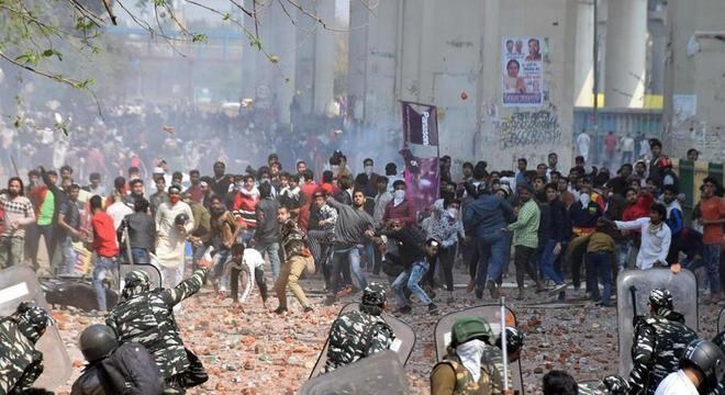Polícia reprime protestos em Nova Délhi: manifestações contra a Lei de Cidadania da Índia
