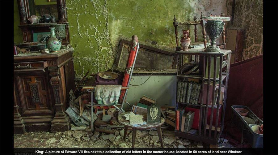 James conta que, ao entrar no edifício, tentou juntar as vidas das pessoas que moraram lá. Na foto, um retrato do rei Eduardo 8º está próximo a cartas antigas