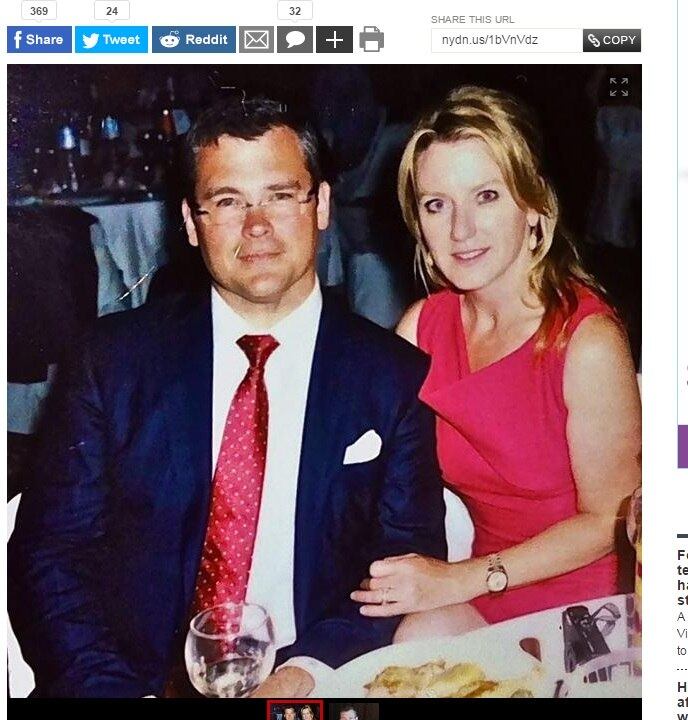O executivo Savvas Savopoulos, 46 anos, sua mulher, Amy Savopoulos, 47 anos, o filho do casal, Philip,
de dez anos, foram assassinados dentro da mansão da família, em
Washington, nos Estados Unidos. Depois do crime, a casa foi incendiada
avaliada em 12 milhões foi incendiada. Segundo informações do site Daily News, a governanta, Veralicia Figurera, 57 anos, também foi encontrada morta