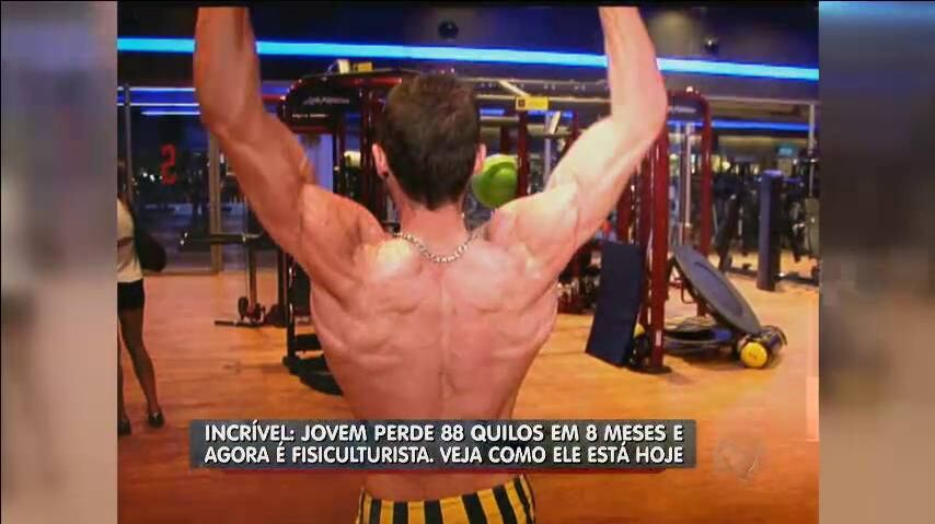 A mudança se deu depois que Marcelo se mudou de casa e passou a tocar em uma banda de rock. Para ter o dinheiro que bancava os ensaios, ele passou a comer menos lanches e a caminhar até a escola, que ficou mais distante 

— (O segredo é) Diminuir as quantidades. Não tomei nenhum remédio, nem fiz nenhum tipo de cirurgia. Foi na força de vontade, na alimentação mesmo


> Veja toda a programação da Record no R7 Play
