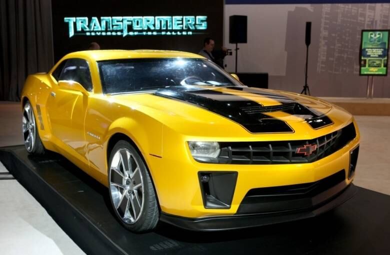 No segundo filme da série Transformers (Retaliação), de 2009, o Camaro surgiu levemente alterado em relação ao cupê original
Saiba tudo sobre carros! Acesse www.r7.com/carros