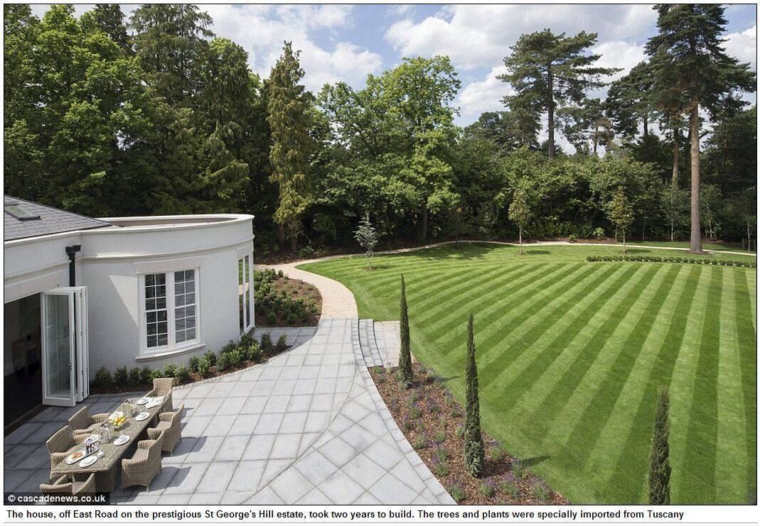 A casa levou dois anos para ser construída e tem três pisos:
subsolo, térreo e primeiro andar. Os desenvolvedores esperam que a propriedade
atraia milionários russos e do centro-oeste europeu