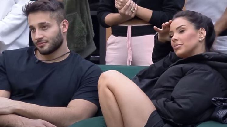 Após serem vetados da Prova dos Casais por Eliza e Hadballa, Ivy e Nandinho amargaram o segundo posto da DR por acumularem o menor saldo do ciclo, apenas R$ 1 mil. O casal acabou eliminado depois de perderem a preferência do público.
Sob o comando de Adriane Galisteu, o Power Couple Brasil 6 vai ao ar de segunda a sexta, às 22h45; e aos sábados, às 22h30, na tela da Record TV. Acesse o PlayPlus e fique por dentro de tudo o que rola no reality de casais.