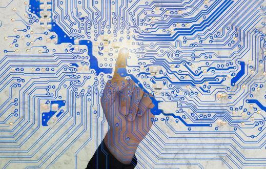 Além de desenvolver suas atividades na
indústria, esses profissionais também podem atuar no comércio. Como, por exemplo,
técnico têxtil que pode trabalhar no controle de qualidade das lojas. Além
desses, existem os técnicos químicos que executam análises laboratoriais