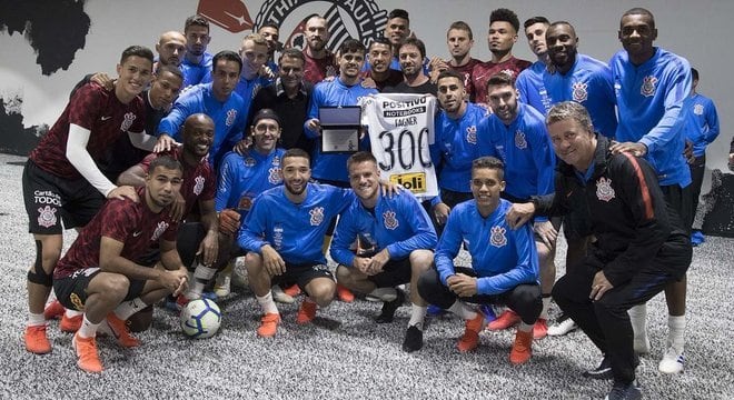 Antes do prélio, homenagem a Fagner, pela partida de número 300