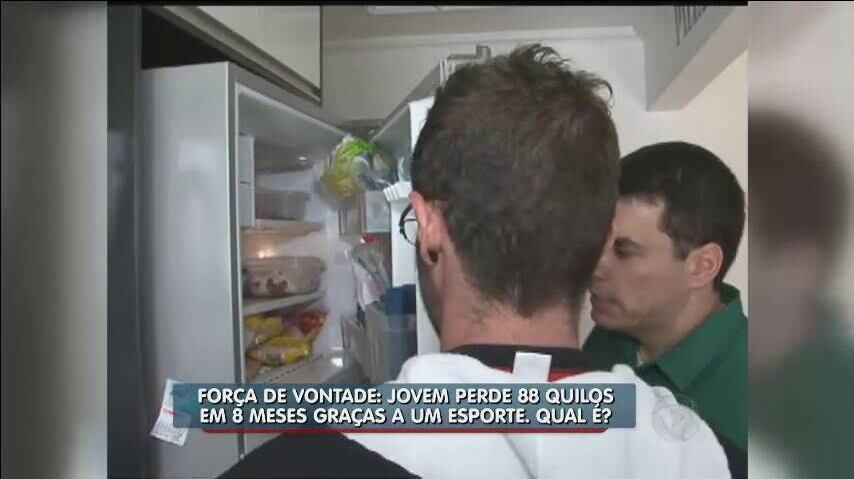 Boca fechada? Que nada! Para aguentar o intenso treinamento que realiza, Marcelo come 6500 calorias por dia. Só entre carne, peixe e frango, são 1,5 kg nas refeições

> Veja toda a programação da Record no R7 Play
