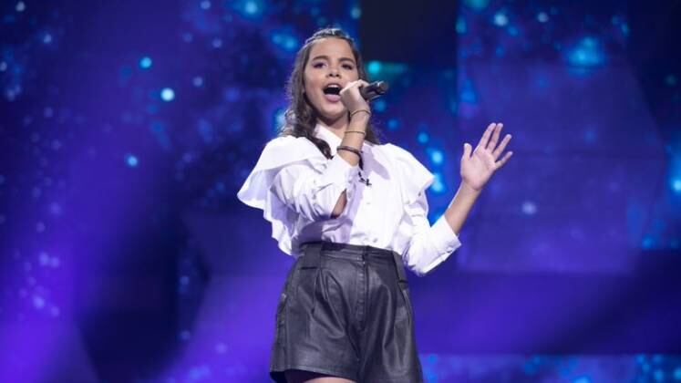 O timbre de voz de Bebela Bechara fez com que todos os jurados se arrepiassem ao iniciar Lovely, de Billie Eilish. Por isso não teve como, a competidora foi direto para a grande final