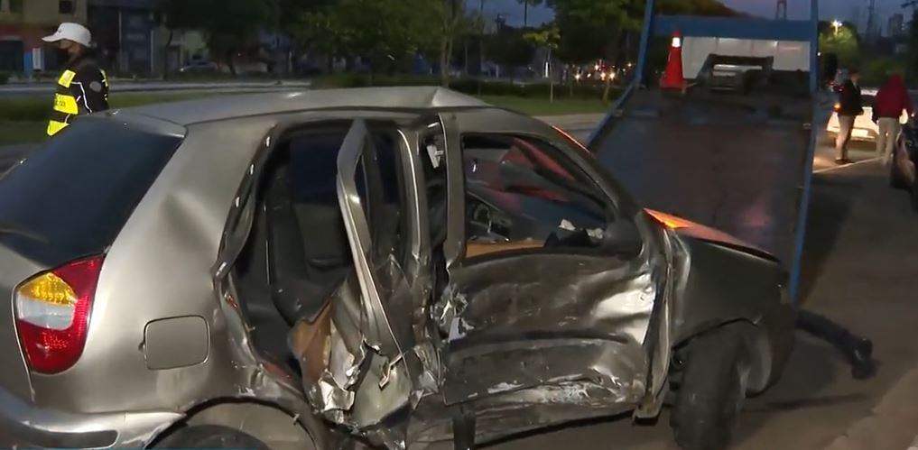 Colisão entre dois carros deixa criança gravemente ferida no Tatuapé, zona leste de SP