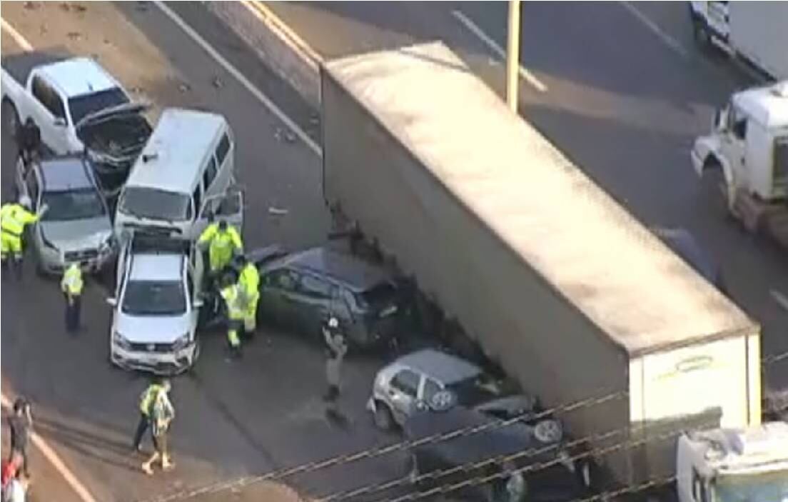 Engavetamento envolveu 19 veículos no Anel Rodoviário em BH