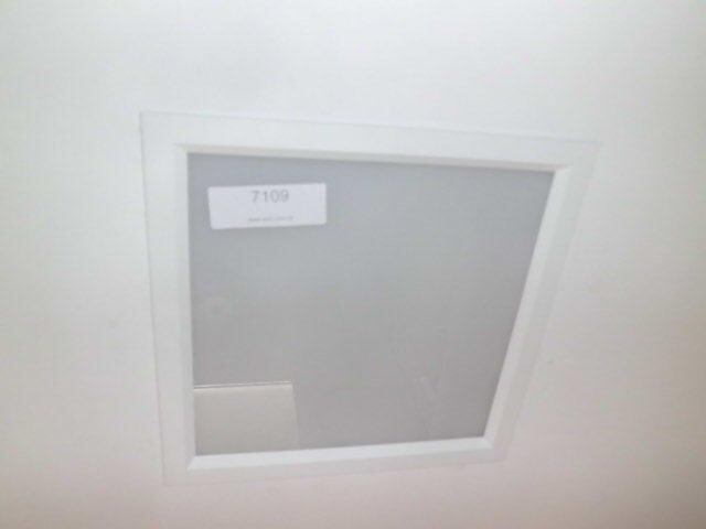 Para quem já visitou algum imóvel decorado da
PDG e achou linda a luminária que eles colocaram como modelo, ela pode ser sua
por um lance inicial de R$ 20.
Todos os produtos oferecidos no site de leilões começam a ser vendidos com 90%
de desconto do valor de mercado, informou o sócio-fundador da
Sold Leilões, Henri Zylberstain:
— Em média nossos clientes conseguem comprar
móveis com até 50% de desconto