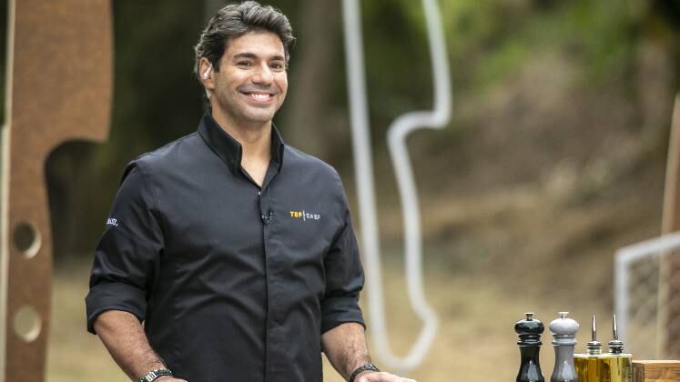 Com um jeito tranquilo e observador, Felipe Bronze tem o dom de usar as palavras certas nas horas certas. Ele sabe quando precisa brincar e também quando deve falar sério. O apresentador e jurado do Top Chef Brasil 3 já soltou frases que impactaram participantes e o público em alguns episódios; relembre!