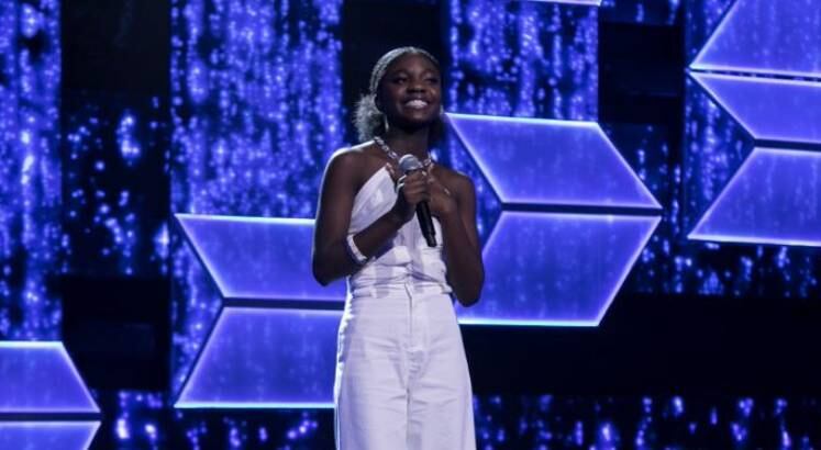 Ao som de Reach, de Glória Estefan, que Justina Derise se apresentou na semifinal. A haitiana empolgou 94 jurados, mas se despediu da competição 